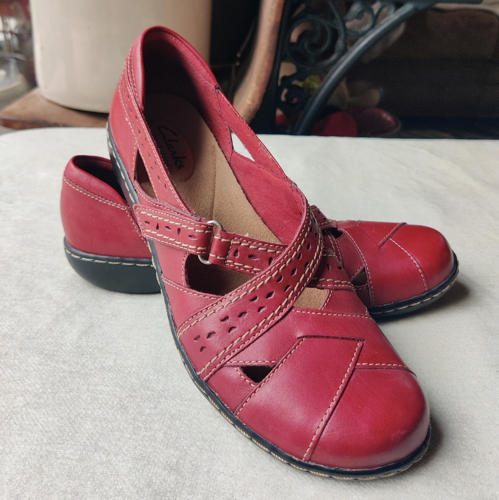 Clarks Bendables Red Leather Women's 8.5 N Mary Jane Slip-On Loafers Comfort